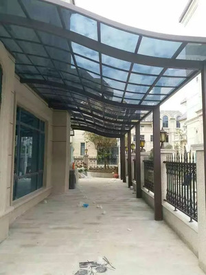 告别彩钢瓦，静谧通透的空间首选——家庭雨棚选用指南