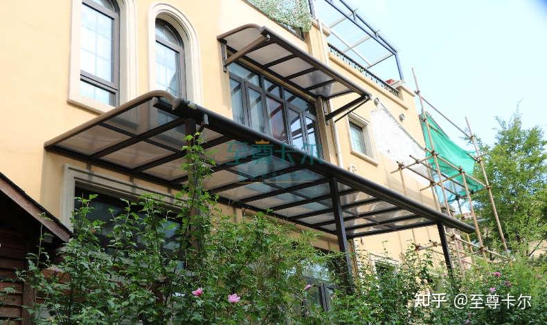 告别担忧 试驾新材料搭建的雨棚，打造安心生活新视角